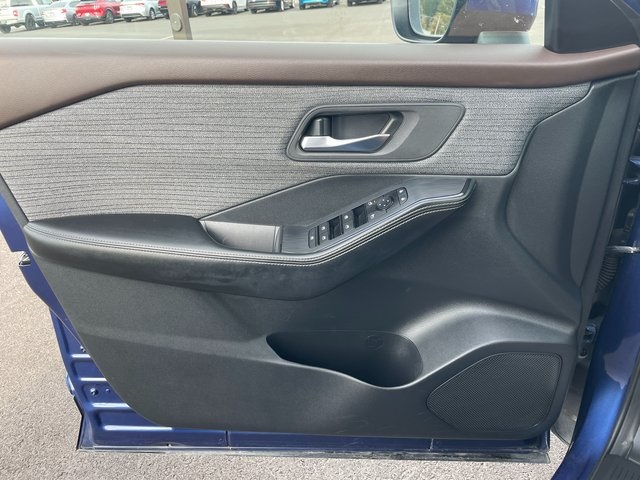 2023 Nissan Rogue SV photo 18
