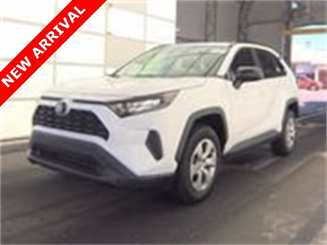 2021 Toyota RAV4 LE photo 4