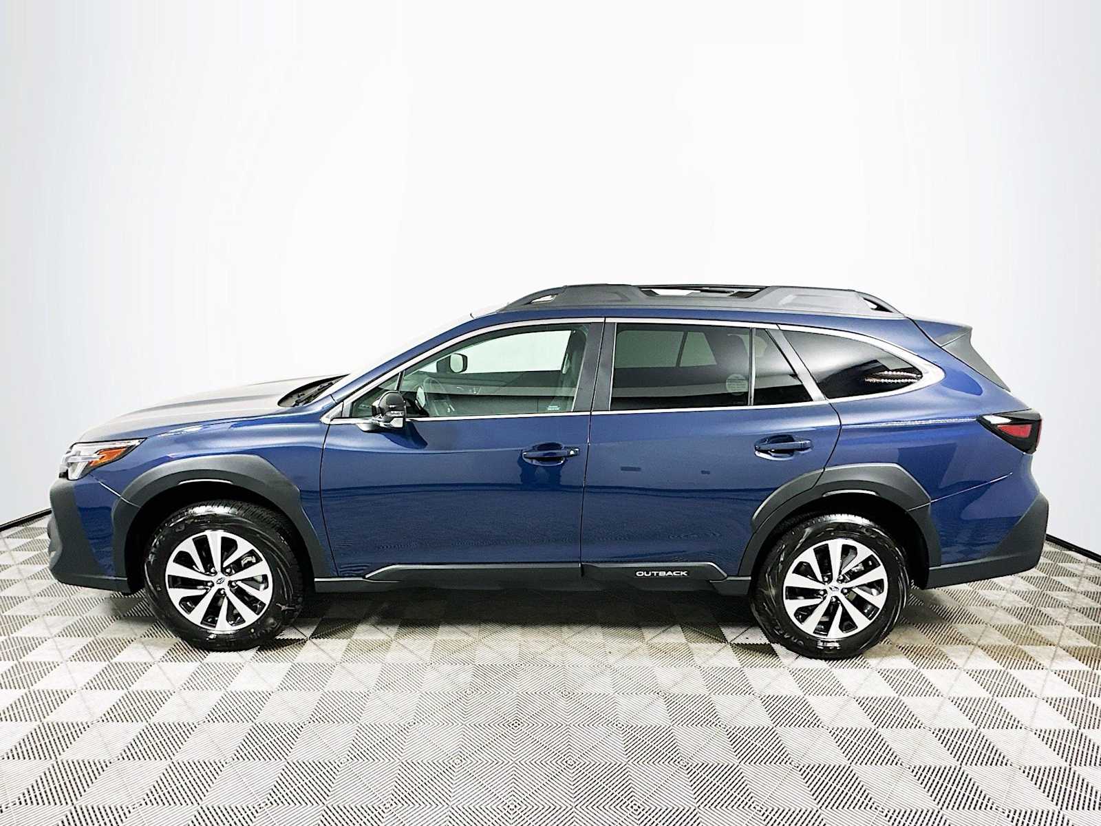 2025 Subaru Outback Premium photo 4