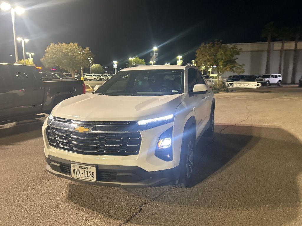 2025 Chevrolet Equinox LT photo 2