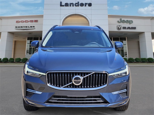 2022 Volvo XC60 B5 Momentum photo 2
