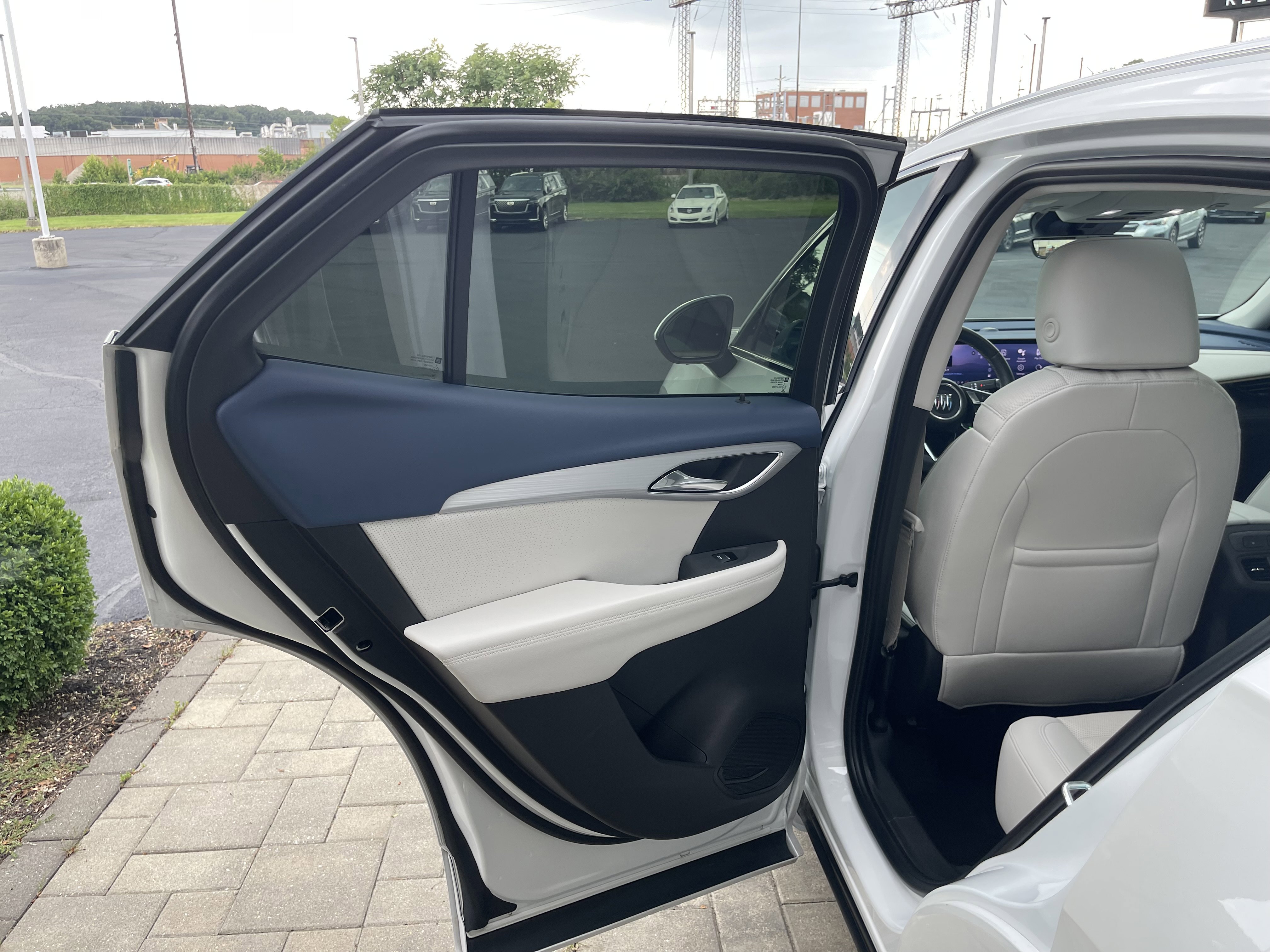 2024 Buick Envision Avenir photo 3