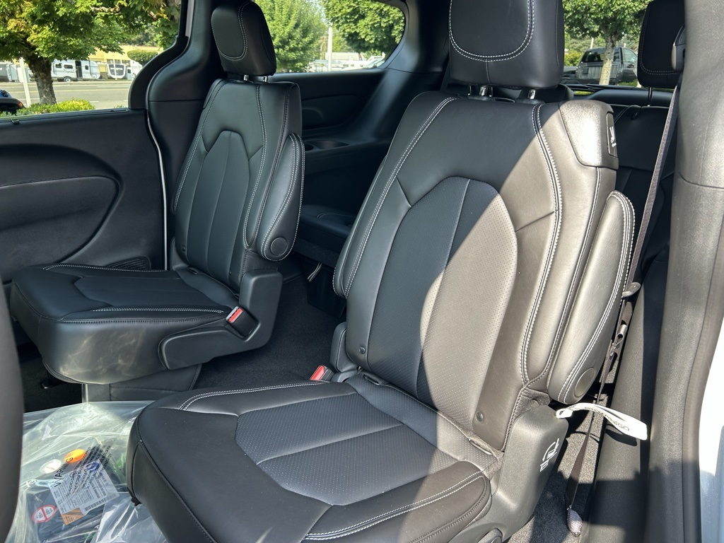 2026 Chrysler Pacifica photo 24