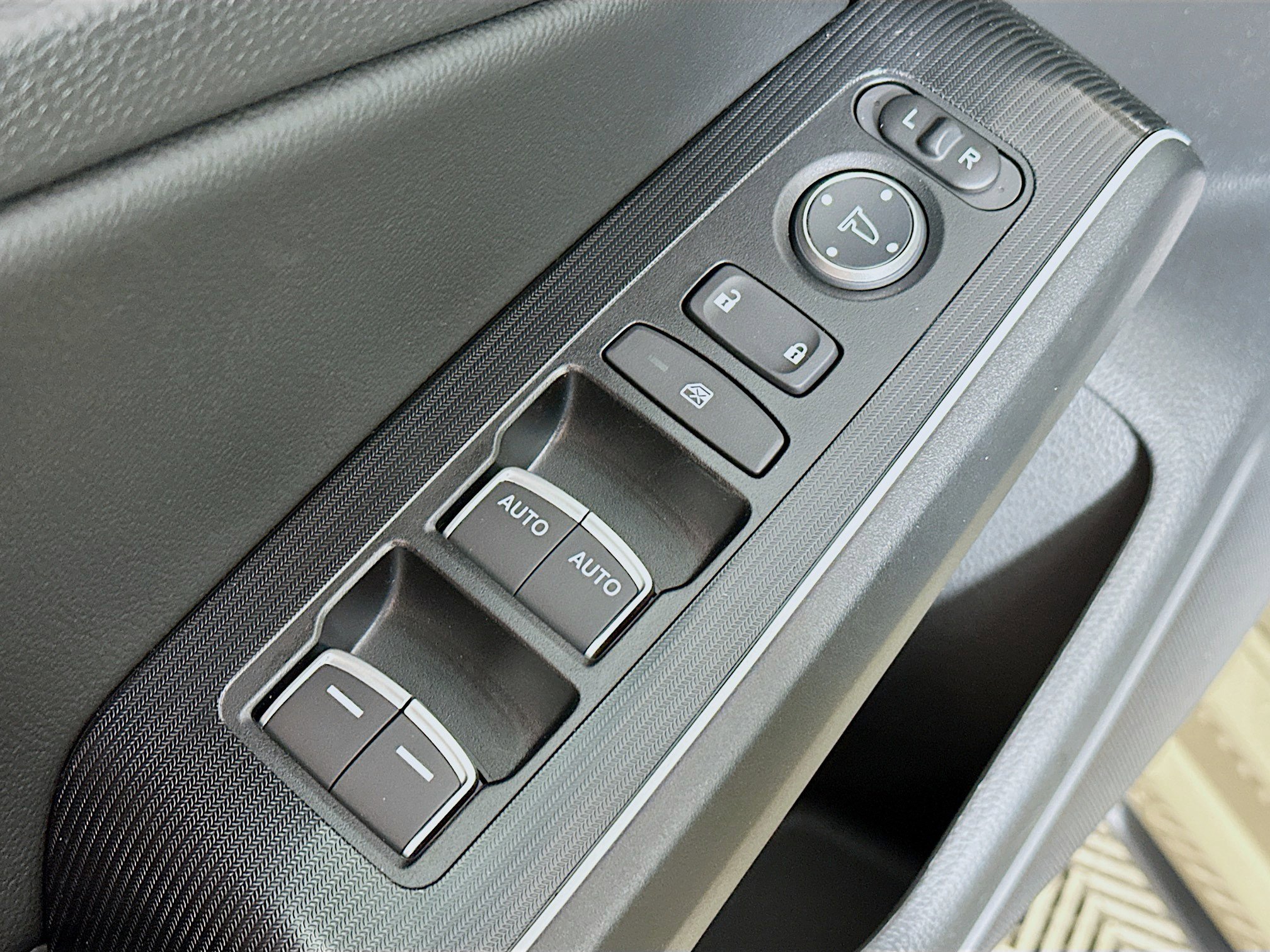 2026 Honda Civic Hatchback Touring Hybrid photo 18