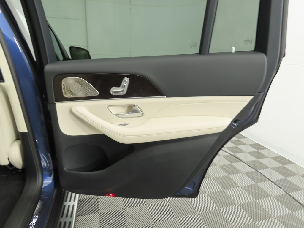 2026 Mercedes Benz GLS 450 4MATIC photo 28