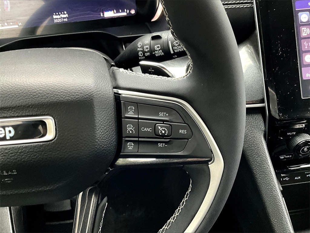 2023 Jeep Grand Cherokee Laredo photo 24