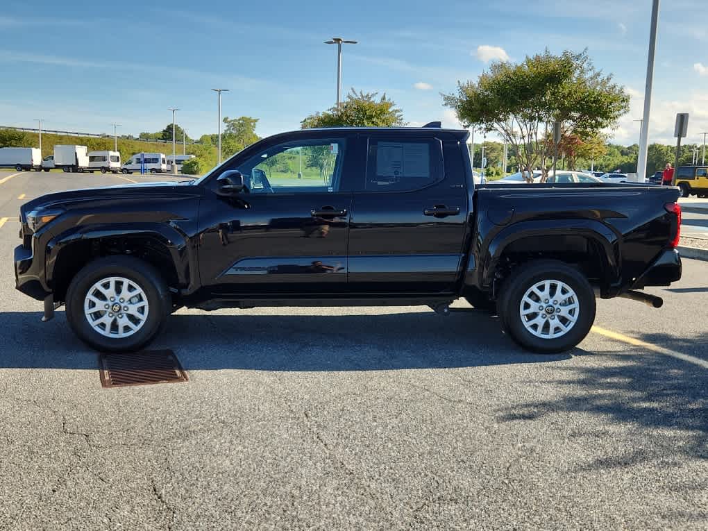 2025 Toyota Tacoma SR5 Double Cab photo 5
