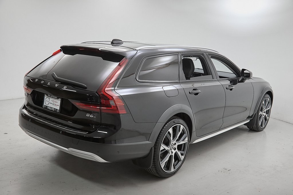 2024 VOLVO V90CC - Image 9