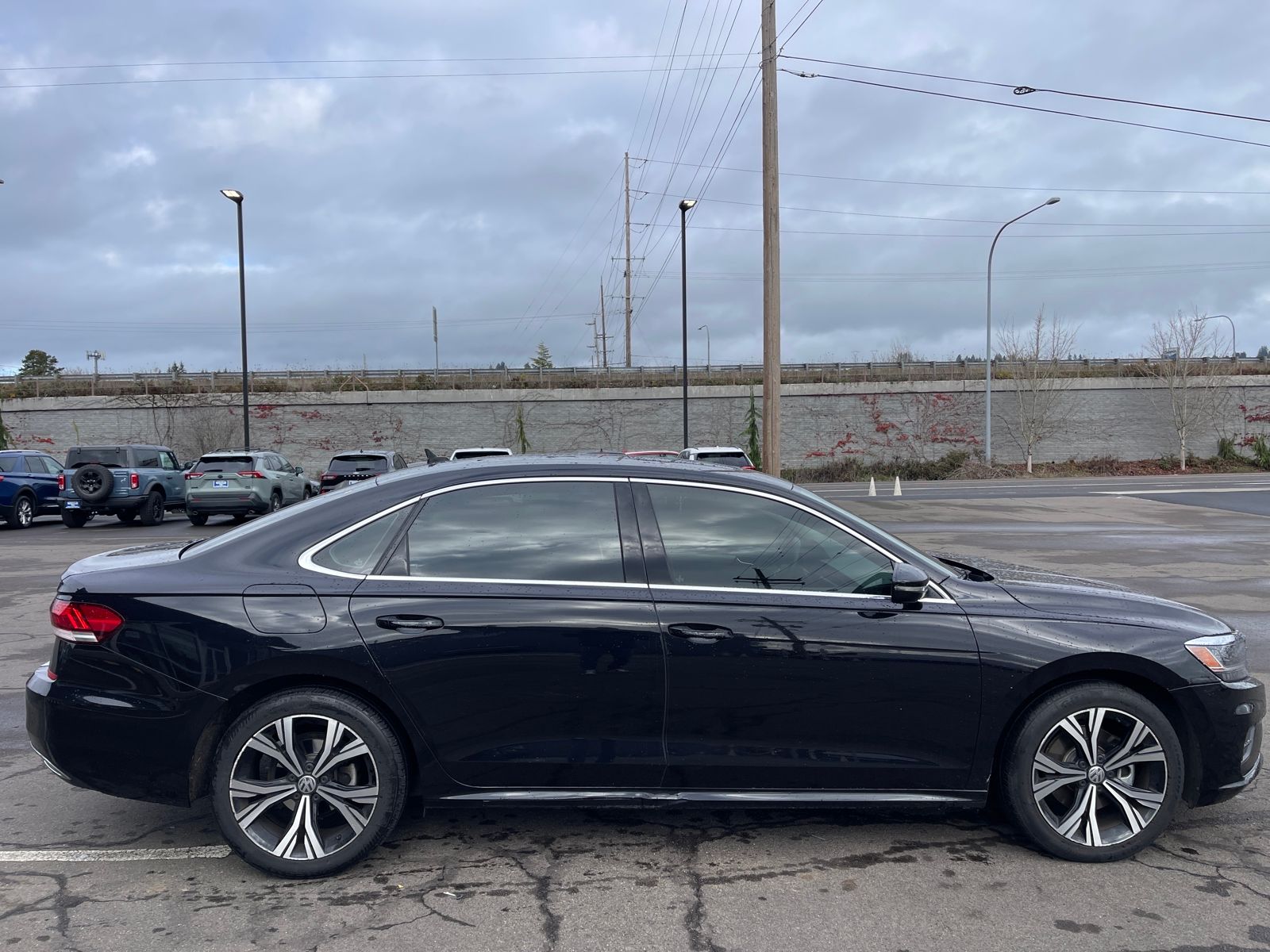 2021 Volkswagen Passat 2.0T SE photo 3