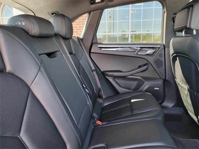 2023 Porsche Macan T photo 15