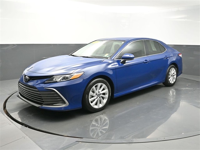 2023 Toyota Camry LE photo 3