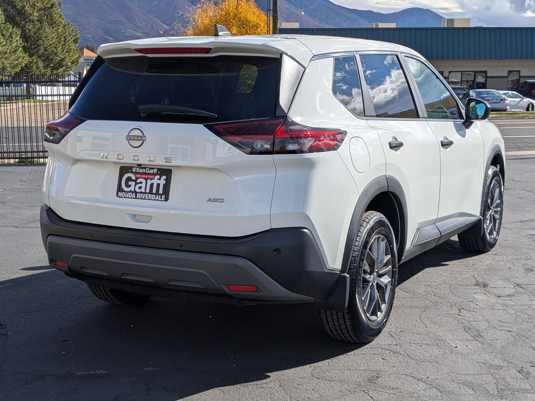 2023 Nissan Rogue S photo 2