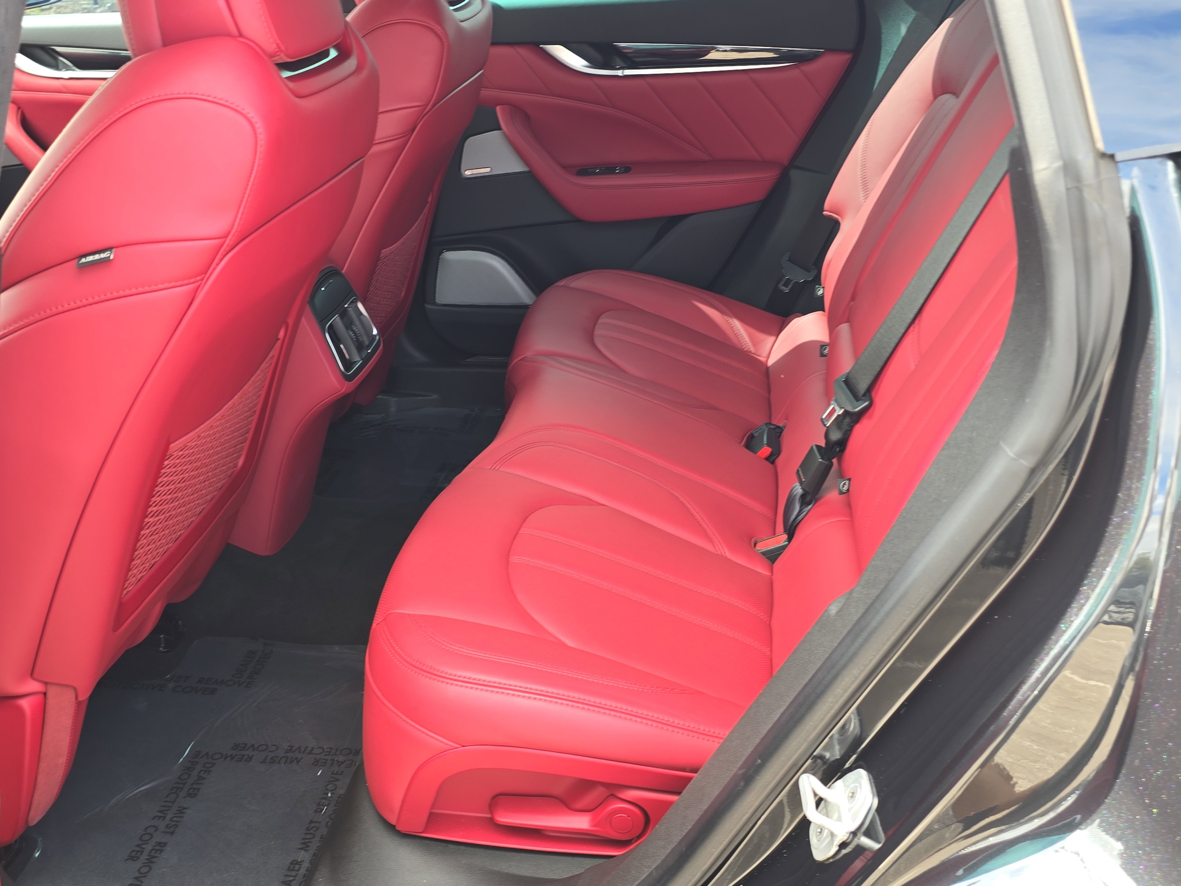 2023 Maserati Levante Modena S photo 2