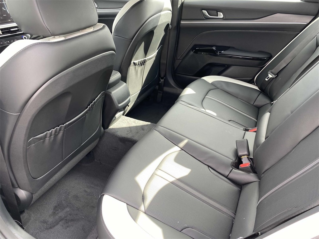 2025 Kia K5 GT-Line photo 9