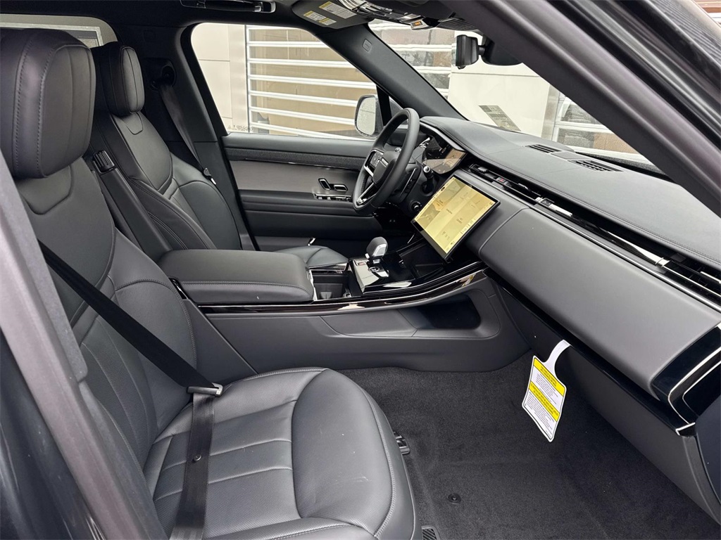 2025 Land Rover Range Rover Sport SE photo 9