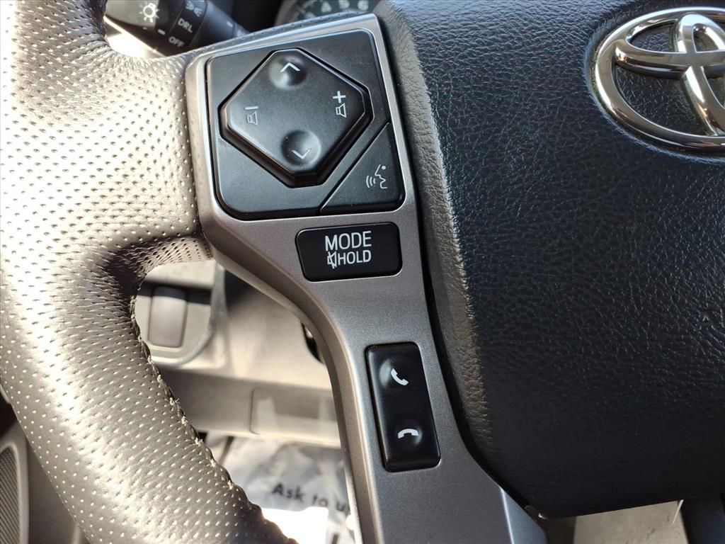 2016 Toyota Tacoma SR5 photo 21