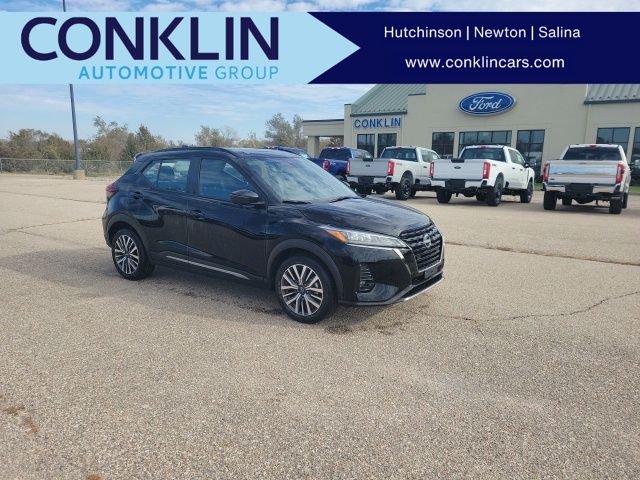 2024 Nissan Kicks SR's photo