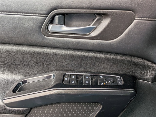 2022 Nissan Pathfinder SV photo 11