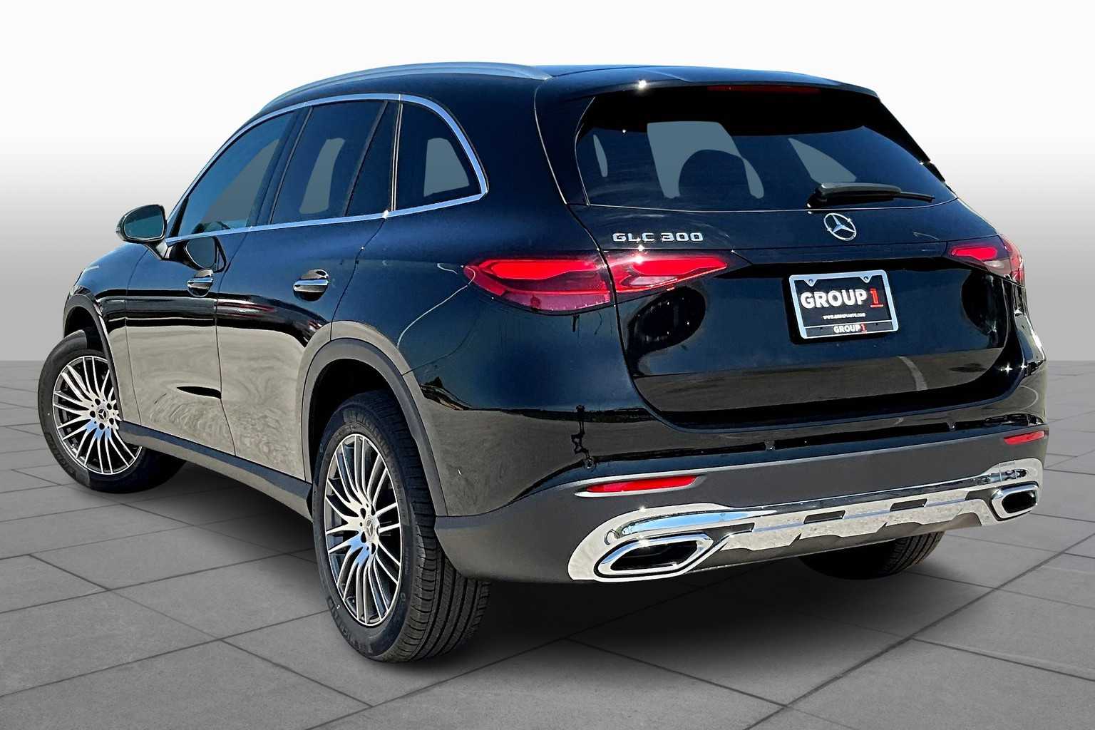 2026 Mercedes Benz GLC 300 photo 4