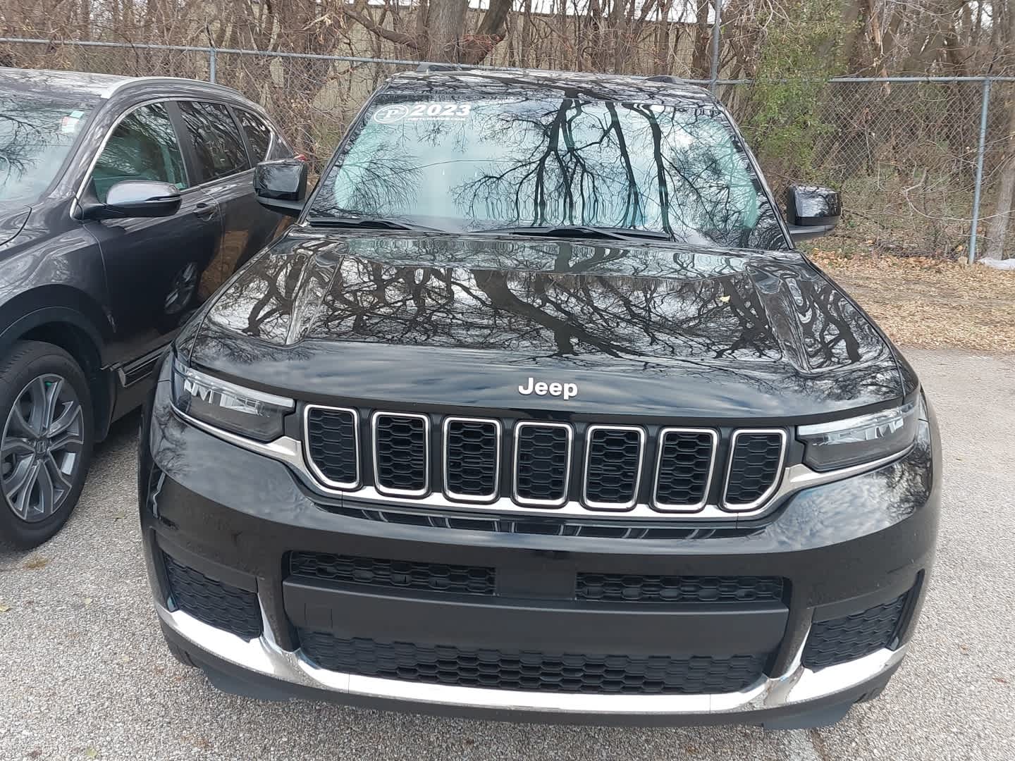 2023 Jeep Grand Cherokee Laredo photo 2