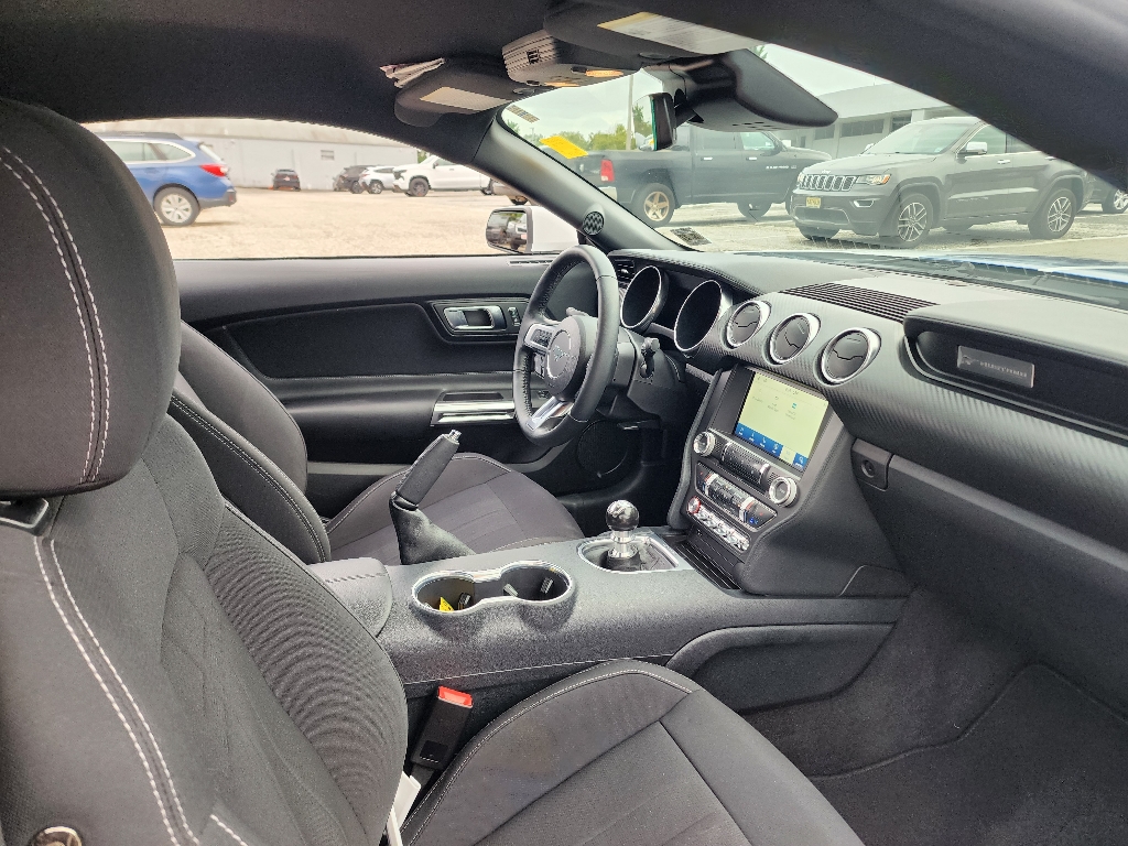 2022 Ford Mustang EcoBoost photo 22