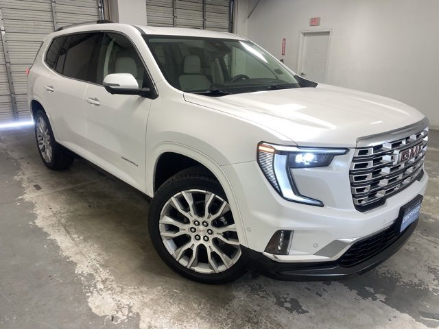 2025 GMC Acadia Denali's photo