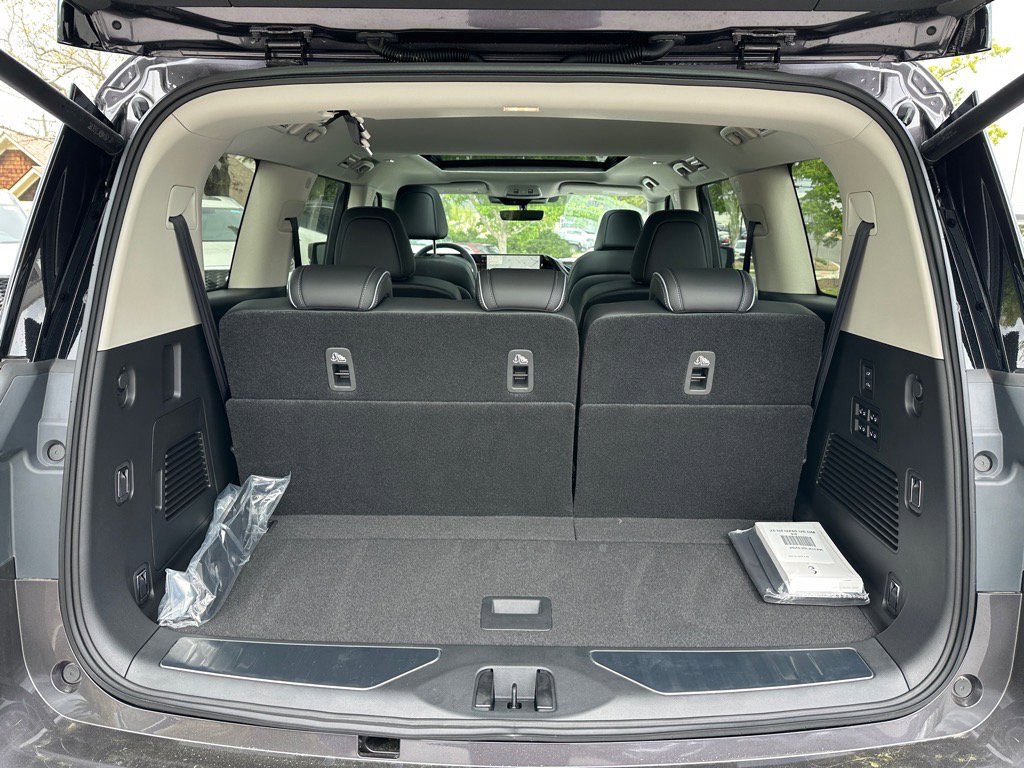 2025 Infiniti QX80 Luxe photo 5