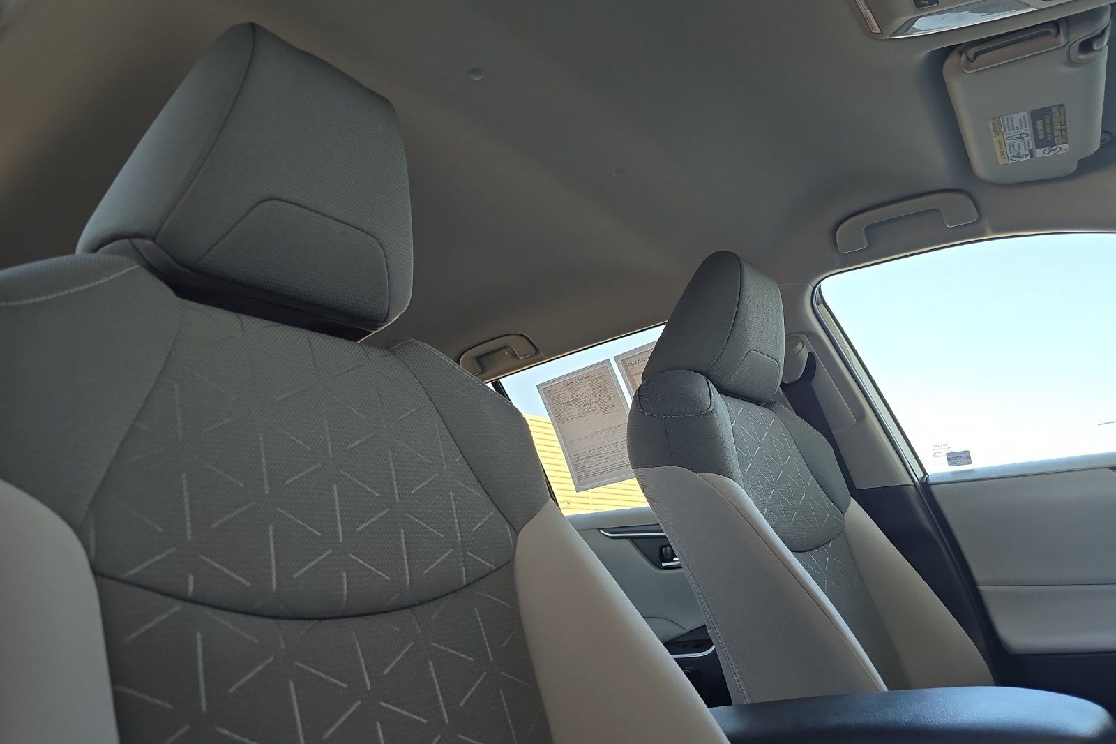 2021 Toyota RAV4 XLE photo 16