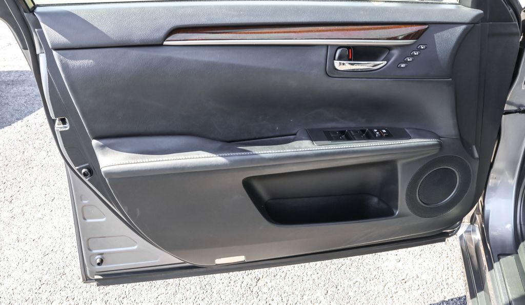 2014 Lexus ES 350 photo 23