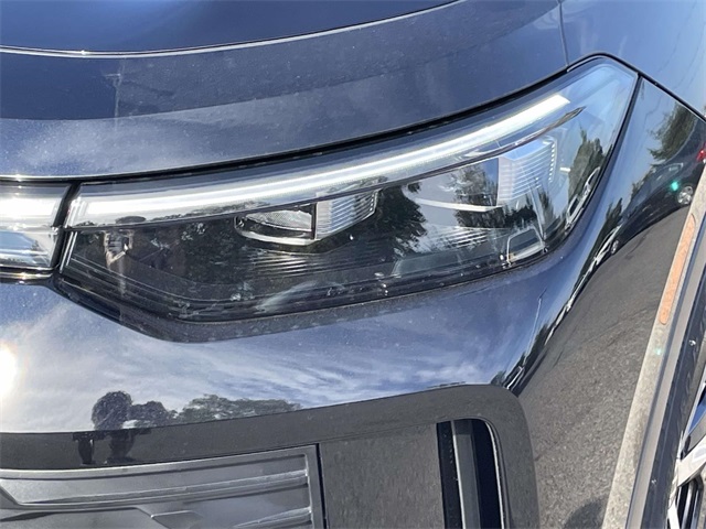 2025 Volkswagen Tiguan SE photo 8