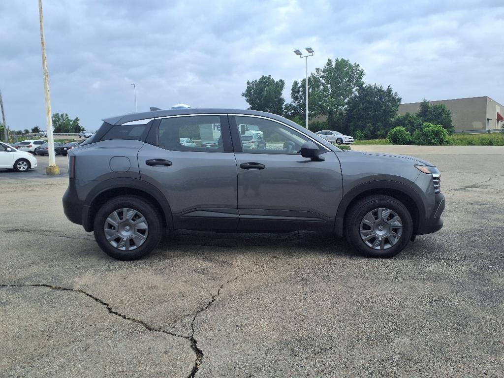 2025 Nissan Kicks S photo 2