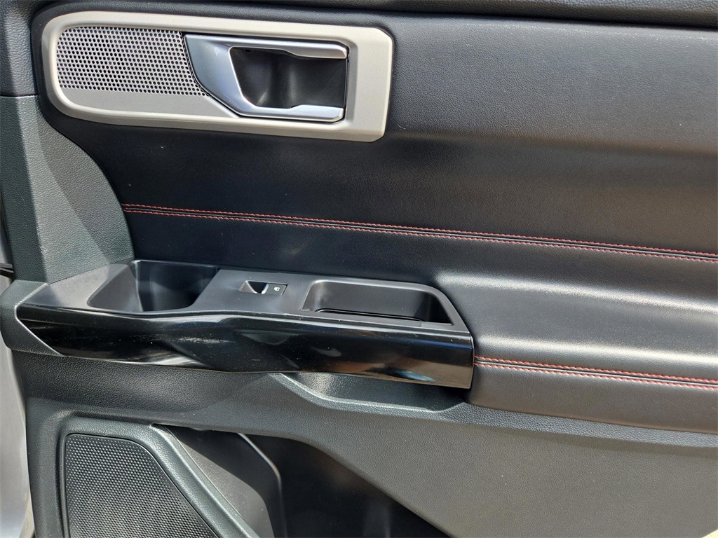 2024 Ford Explorer ST-Line photo 32