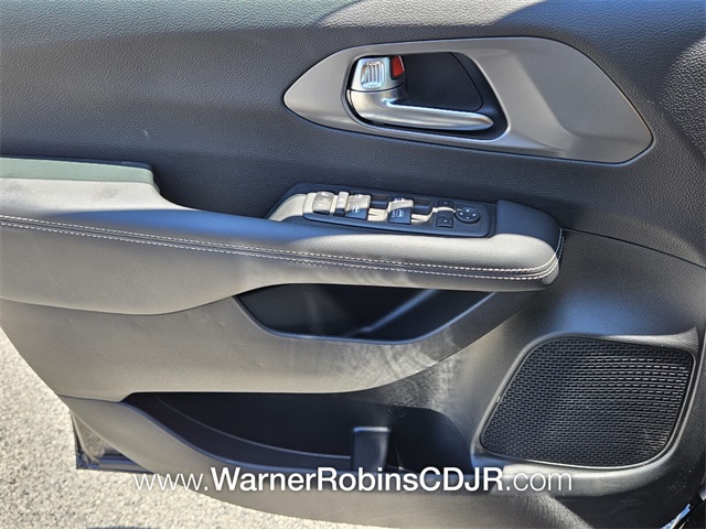 2025 Chrysler Voyager LX photo 23