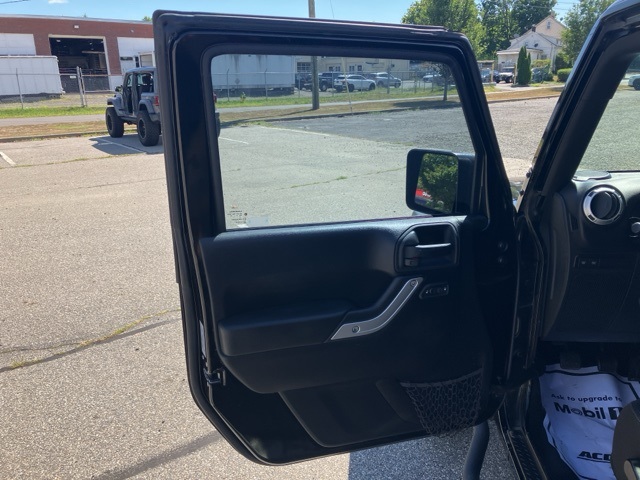 2015 Jeep Wrangler Unlimited Rubicon photo 17