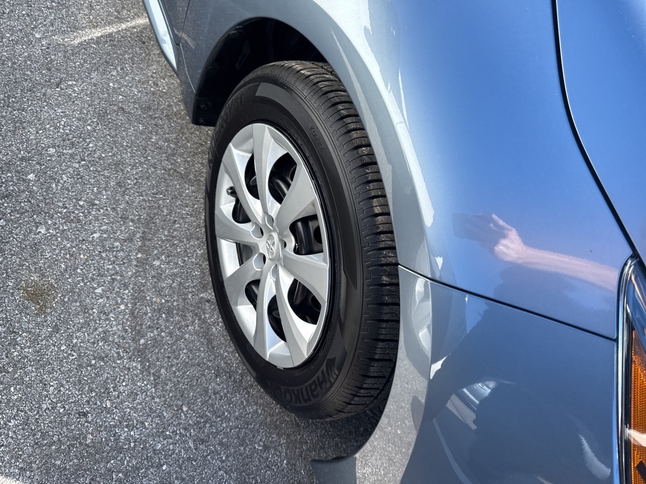 2024 Toyota Corolla LE photo 4