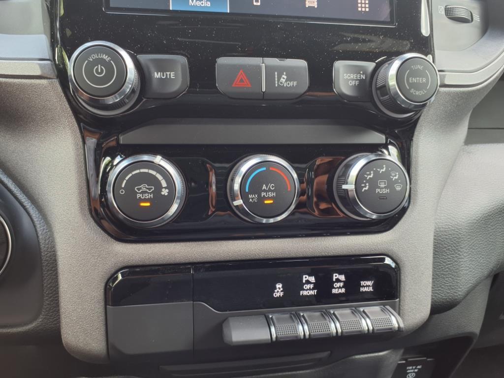2025 Ram 1500 Tradesman photo 9