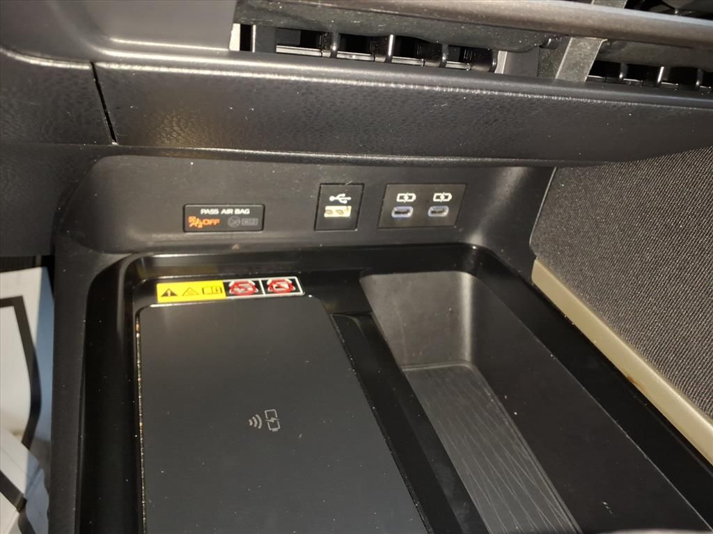 2025 Toyota Camry Hybrid LE photo 15