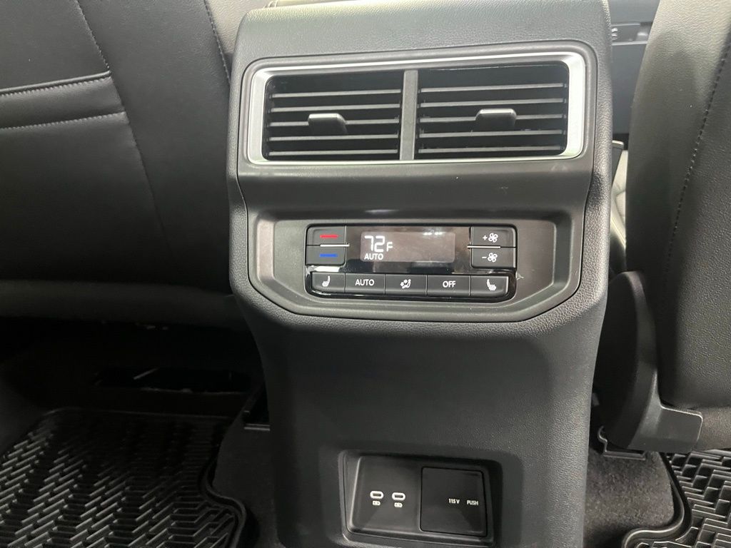 2024 Volkswagen Atlas SEL Premium R-Line photo 26