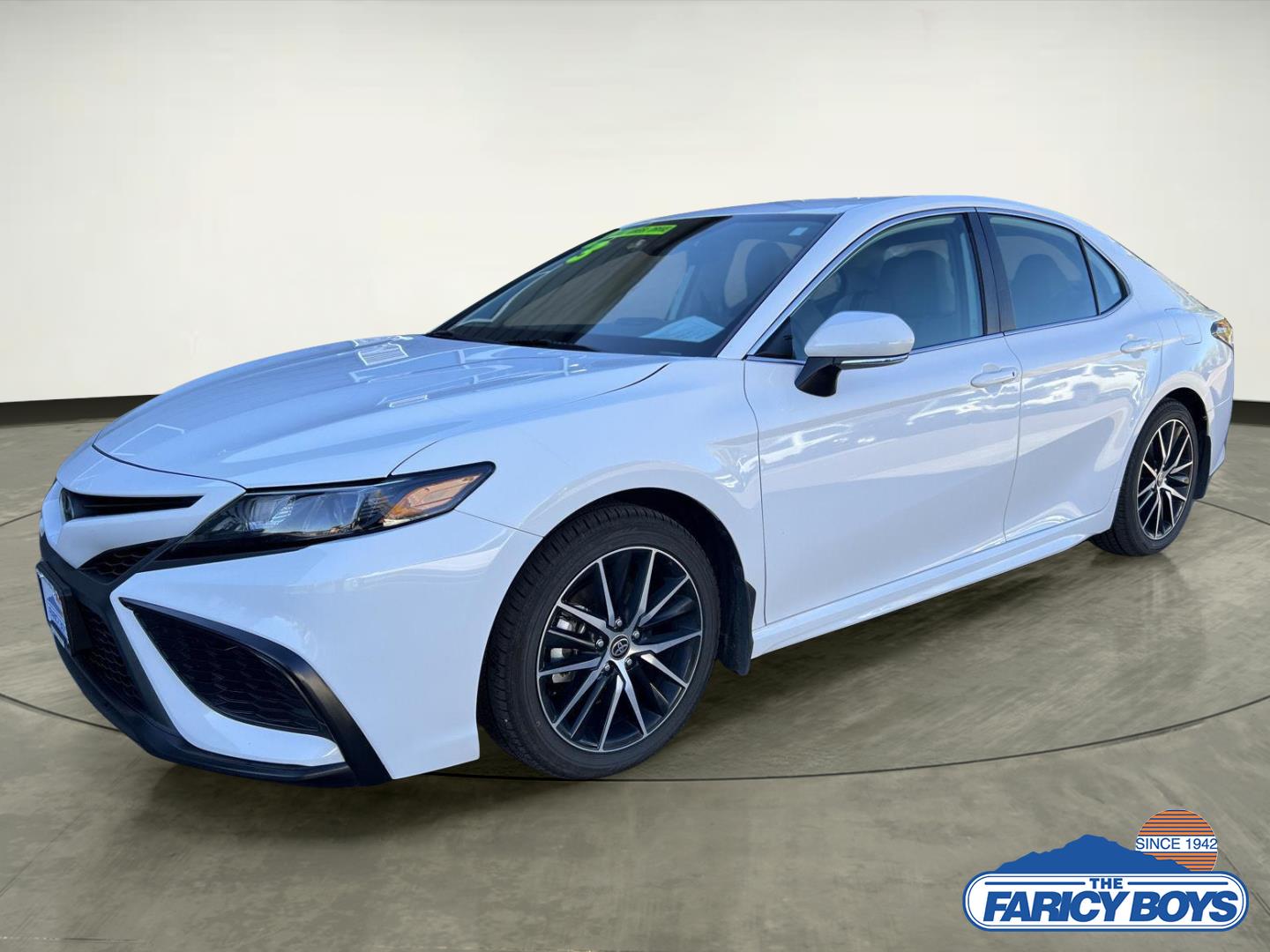 2023 Toyota Camry SE's photo