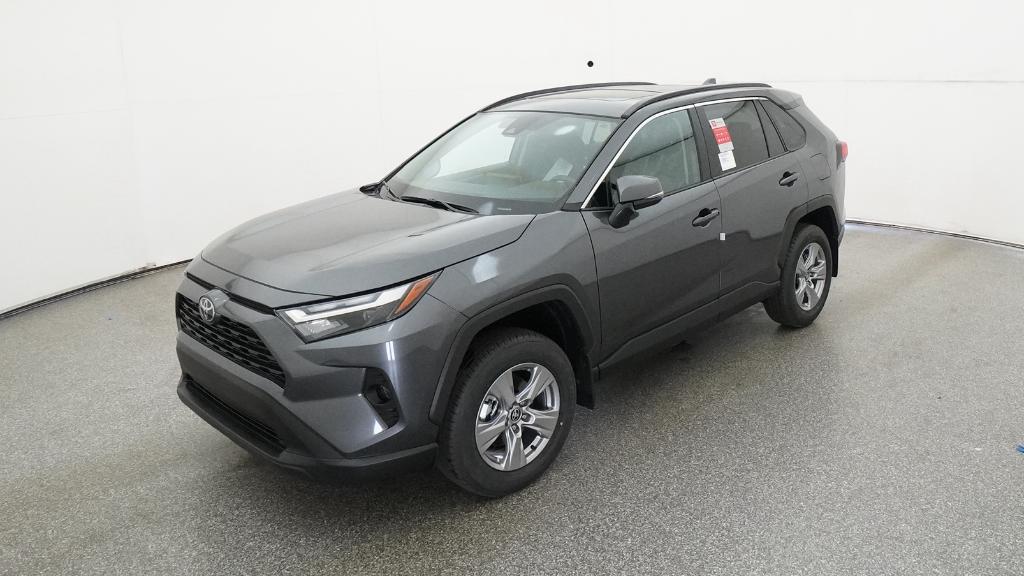 2025 Toyota RAV4 XLE's photo