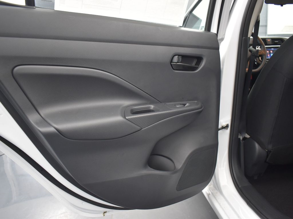 2025 Nissan Versa 1.6 S photo 12