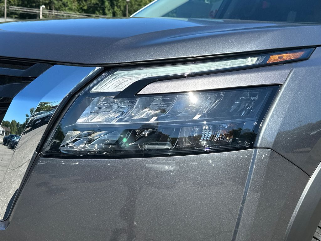 2025 Nissan Pathfinder SV photo 7