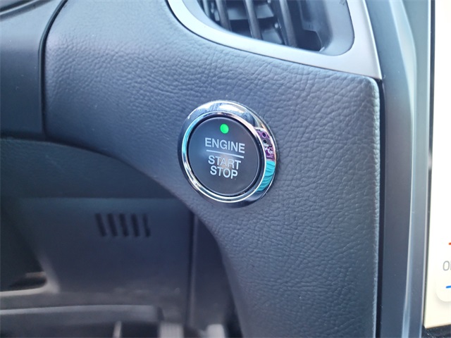 2023 Ford Edge SEL photo 25