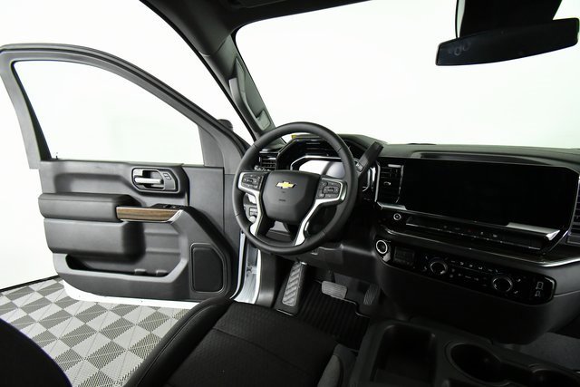 2025 Chevrolet Silverado 3500HD LT photo 18