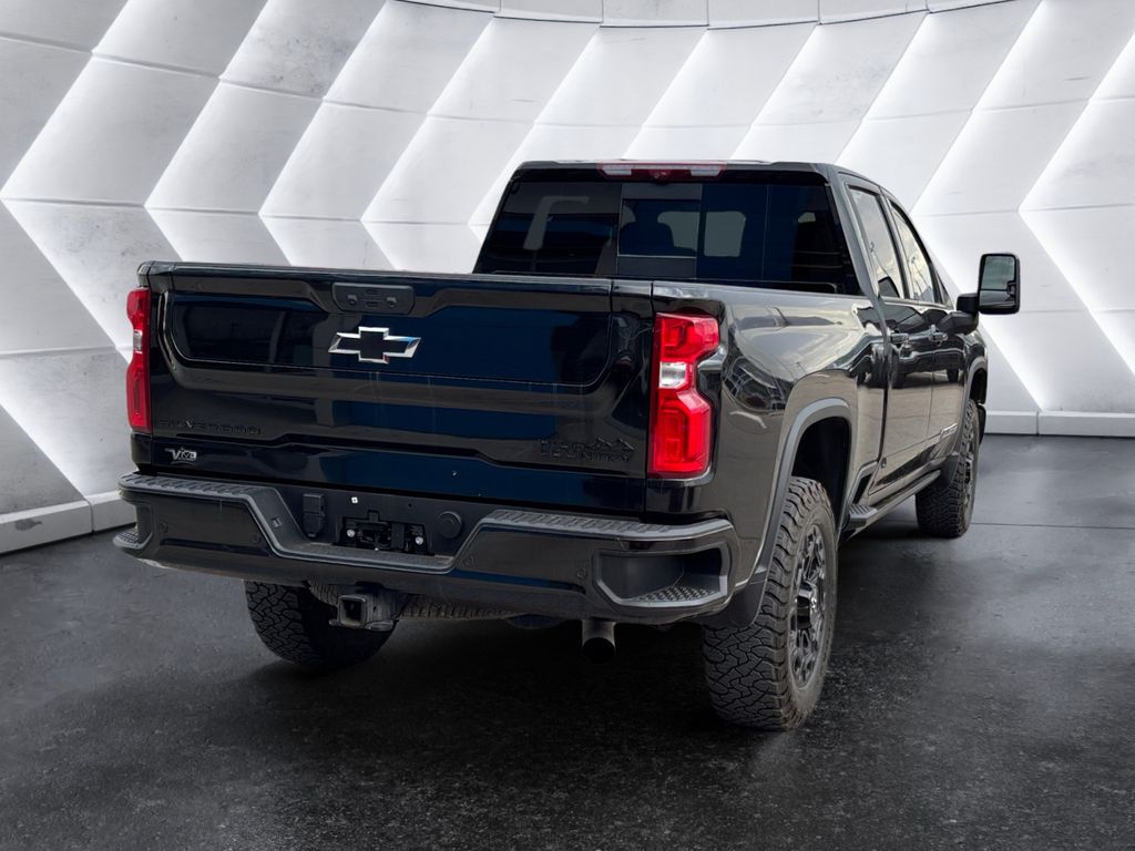 2024 Chevrolet Silverado 2500HD High Country photo 2