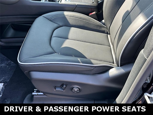 2026 Chrysler Pacifica Limited photo 9