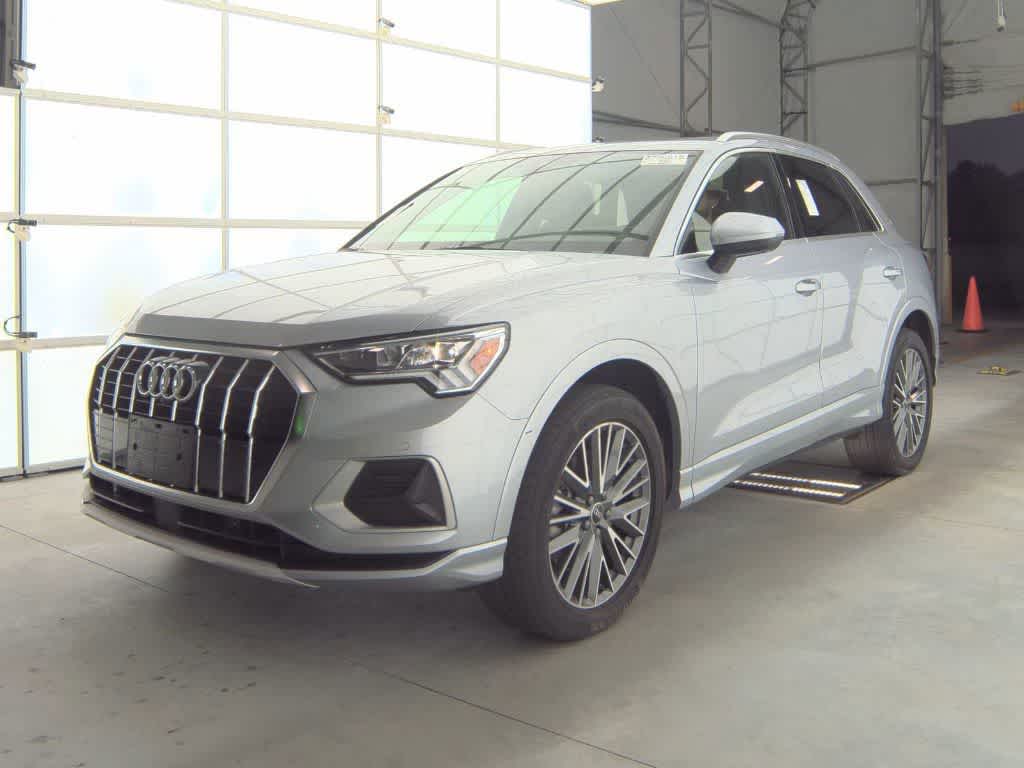 2022 Audi Q3 Premium Plus 40 TFSI photo 2