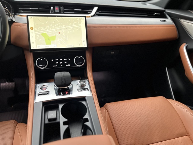 2024 Jaguar F-PACE P400 R-Dynamic S photo 6