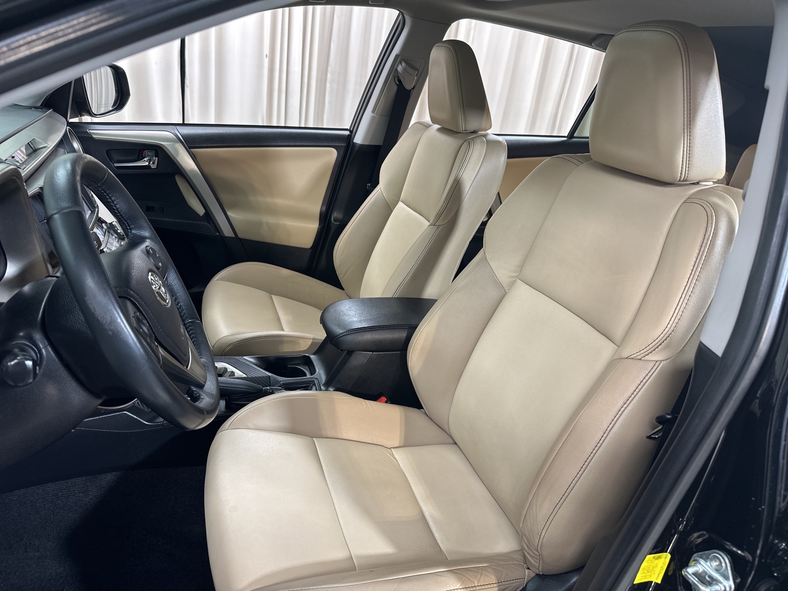 2015 Toyota RAV4 Limited photo 3