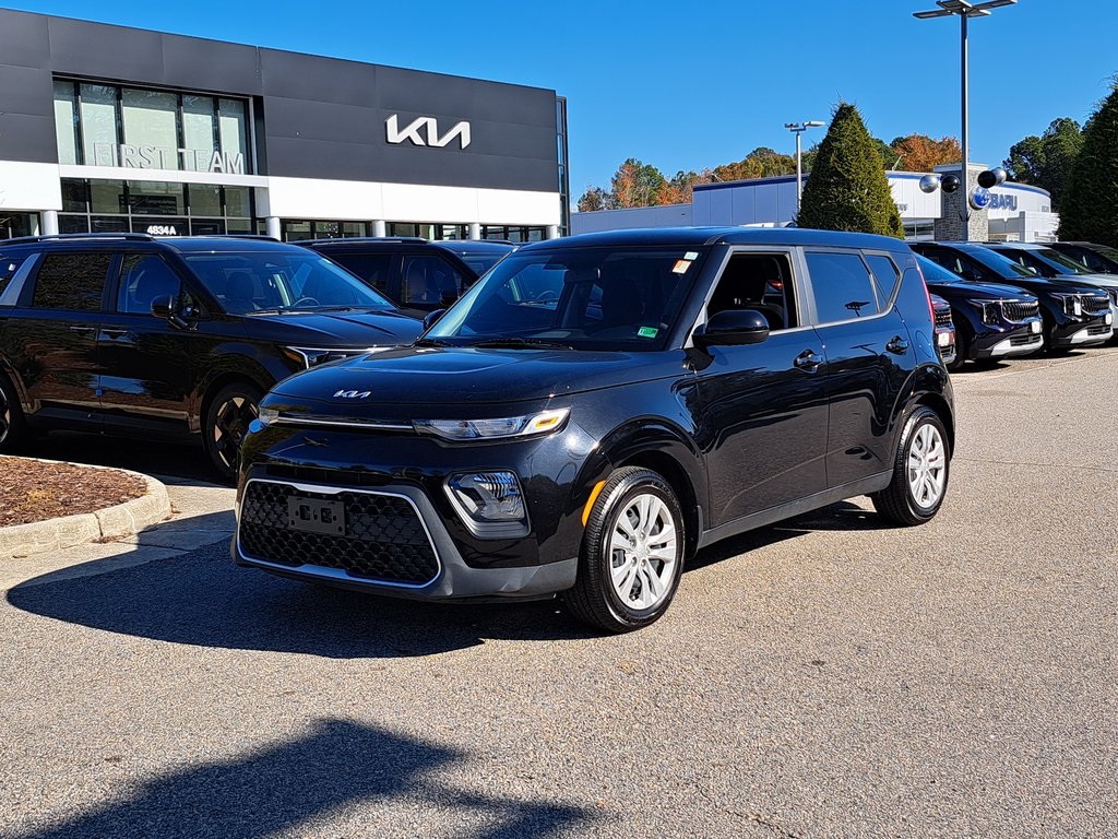 2022 Kia Soul LX photo 2